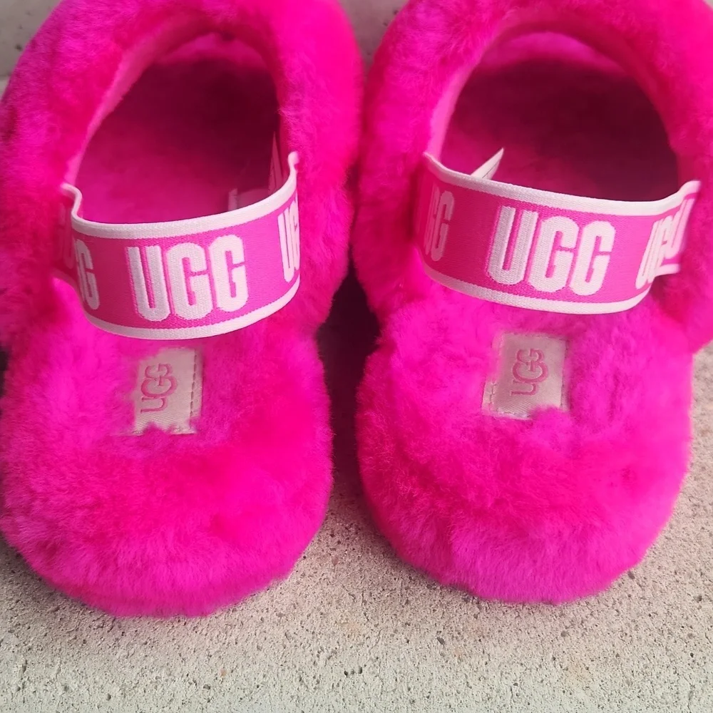 UGG VIBRANT PINK FUZZY SLIPPERS Size 4. - Picture 6 of 9
